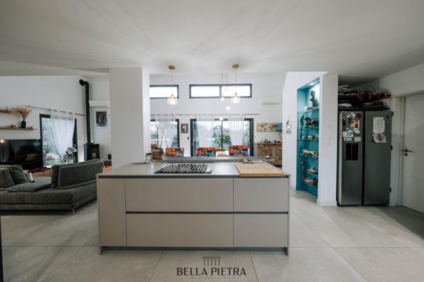 Saint-Aunès (34130) Villa 5 pièces de 218m² sur une parcelle de 900m²