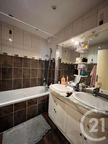 Appartement F4 à vendre  4 pièces - 76,40 m 2   EVRY  - 91
