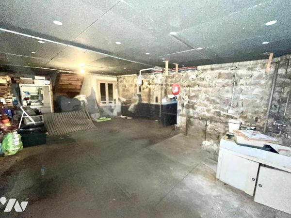 BELLE DEMEURE EN PIERRE - BEAU POTENTIEL Saint-Chély-d’Apcher