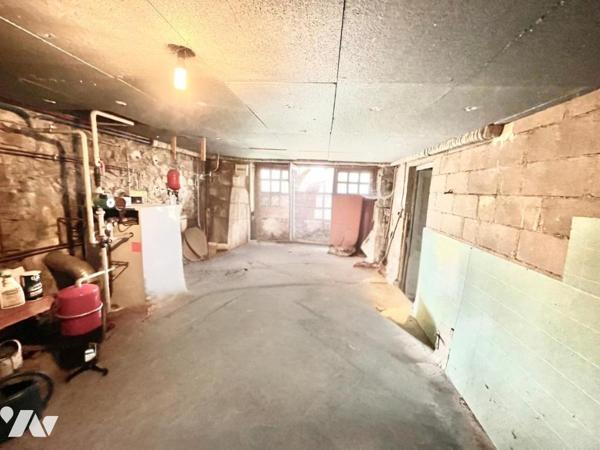 BELLE DEMEURE EN PIERRE - BEAU POTENTIEL Saint-Chély-d’Apcher