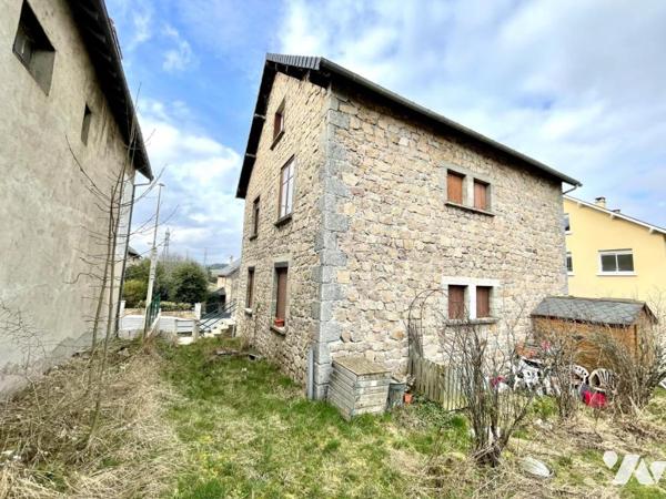 BELLE DEMEURE EN PIERRE - BEAU POTENTIEL Saint-Chély-d’Apcher