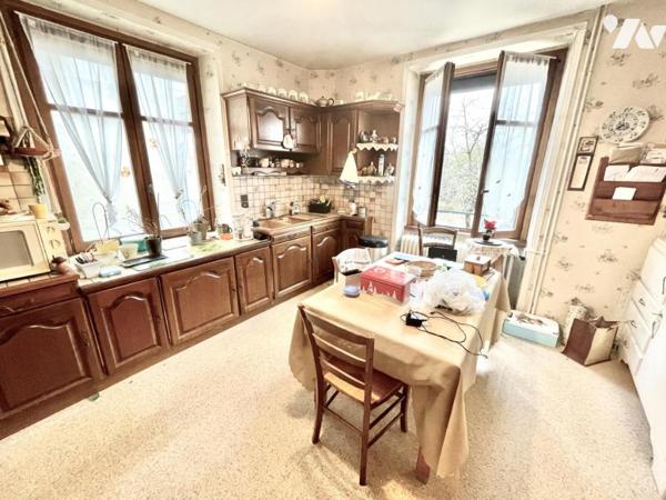 BELLE DEMEURE EN PIERRE - BEAU POTENTIEL Saint-Chély-d’Apcher