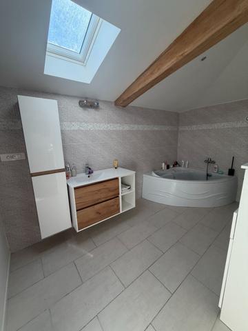 Attignat fermette rénovée 7 pièces 178 m2