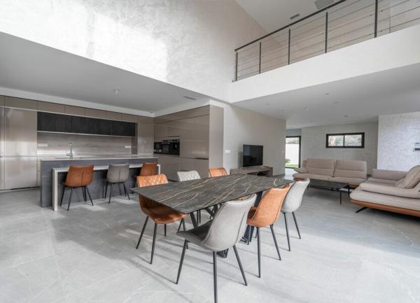 Maison à vendre    5 pièces •  Vergèze