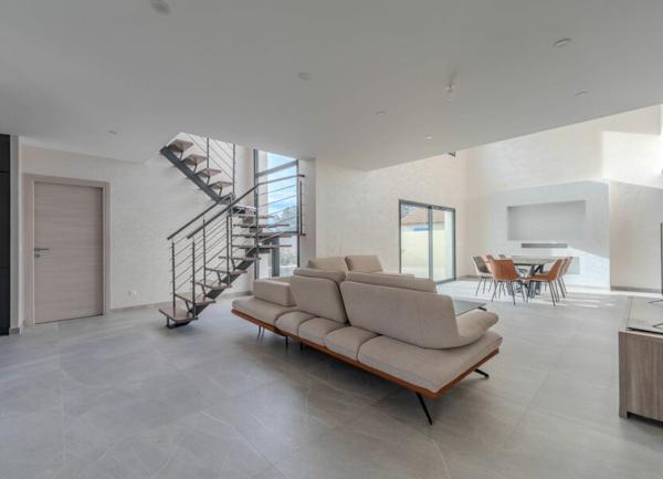 Maison à vendre    5 pièces •  Vergèze