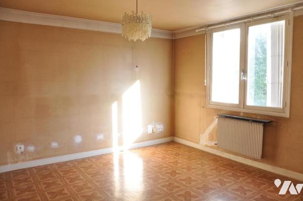 TARBES APPARTEMENT T3  de  52  m2 avec un balcon, CELLIER ET GARAGE