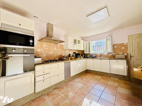 Maison T4  de 102 m² avec piscine et garage à Gonfaron 