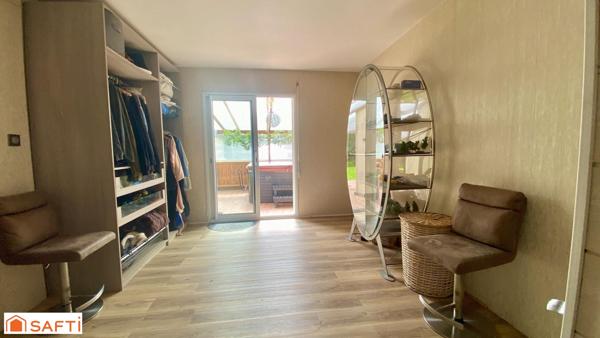 Maison familiale avec atelier indépendant
