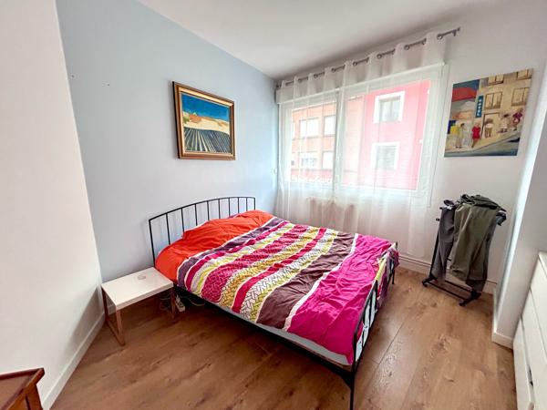 Appartement
                                                                                                                                                                                                                                                                                                                        4 pièce(s)                                                                                                                                                                                                          3 chambre(s)                                                                                                                                                                                                          95  m²