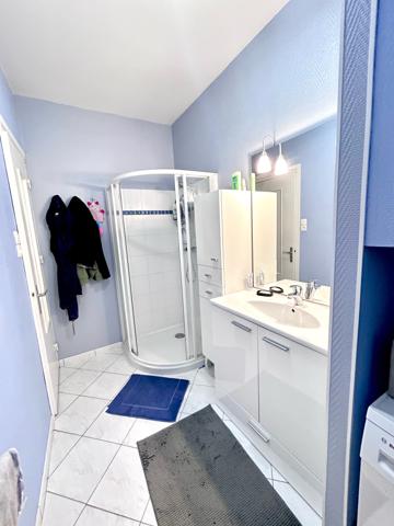 Appartement
                                                                                                                                                                                                                                                                                                                        4 pièce(s)                                                                                                                                                                                                          3 chambre(s)                                                                                                                                                                                                          95  m²