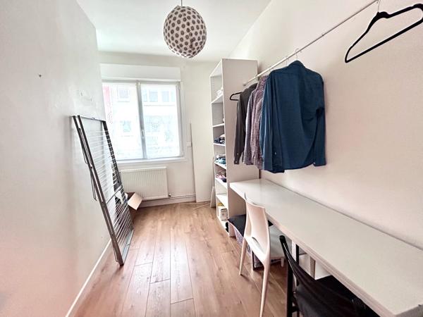 Appartement
                                                                                                                                                                                                                                                                                                                        4 pièce(s)                                                                                                                                                                                                          3 chambre(s)                                                                                                                                                                                                          95  m²