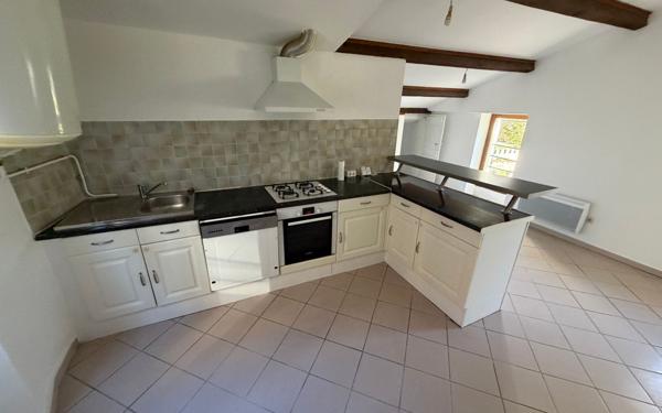 Appartement à louer    3 pièces •  Le Puy-Sainte-Réparade