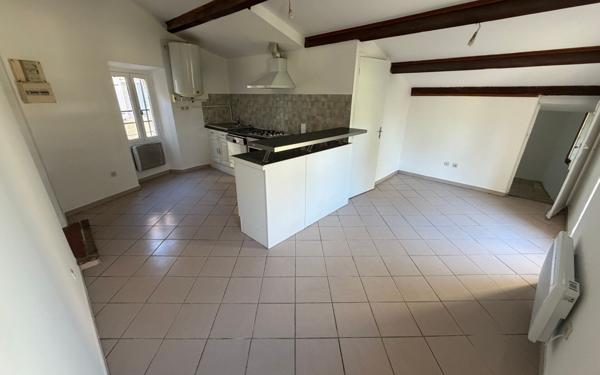 Appartement à louer    3 pièces •  Le Puy-Sainte-Réparade