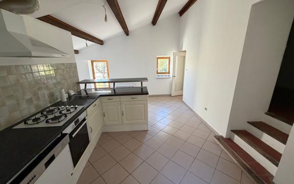 Appartement à louer    3 pièces •  Le Puy-Sainte-Réparade