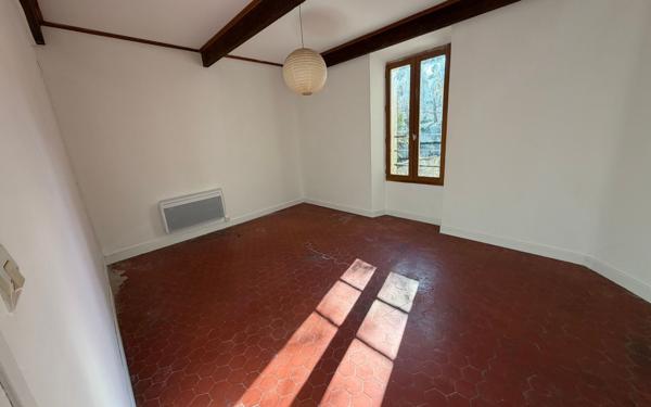 Appartement à louer    3 pièces •  Le Puy-Sainte-Réparade