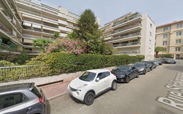 Appartement à louer    3 pièces • 89 m2 Cannes