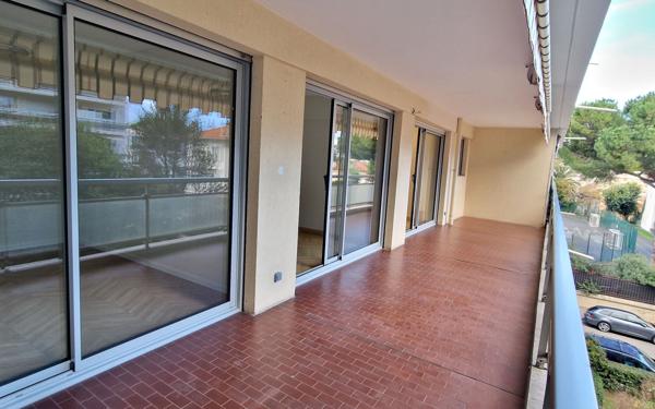Appartement à louer    3 pièces • 89 m2 Cannes