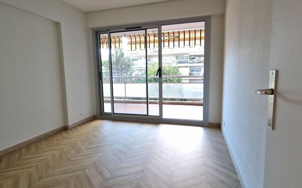 Appartement à louer    3 pièces • 89 m2 Cannes