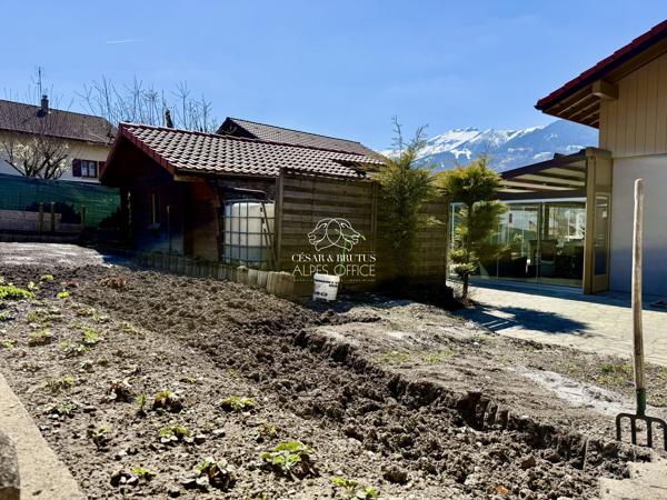 Sallanches – Chalet 7 pièces, 5 chambres, 277 m² au total, 184 m² habitables, caves, garage, appartement indépendant, terrain de 804 m²