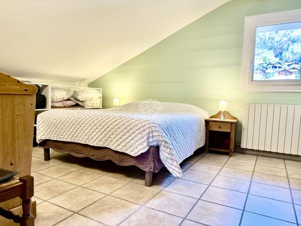Sallanches – Chalet 7 pièces, 5 chambres, 277 m² au total, 184 m² habitables, caves, garage, appartement indépendant, terrain de 804 m²