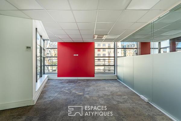 Immeuble individuel modulable avec porche, cour, grand balcon et terrasse