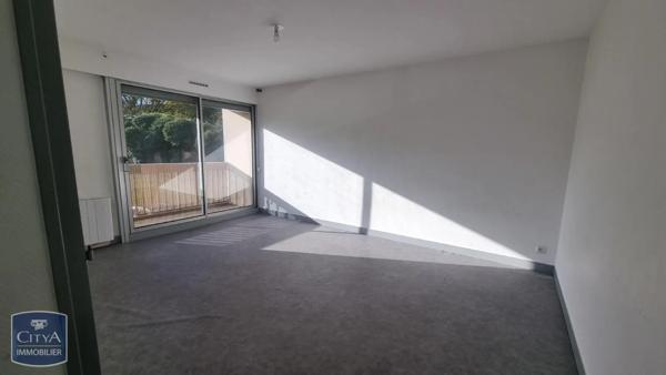 Appartement à louer 2 pièces 54.19m² Saint-Quentin (02100)