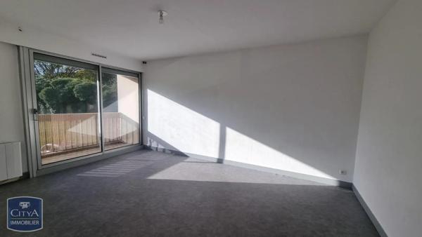 Appartement à louer 2 pièces 54.19m² Saint-Quentin (02100)