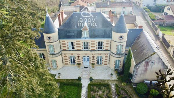 Propriete
                                                                                                                                                                                                                                                                                                                        8 pièce(s)                                                                                                                                                                                                          4 chambre(s)                                                                                                                                                                                                          521  m²