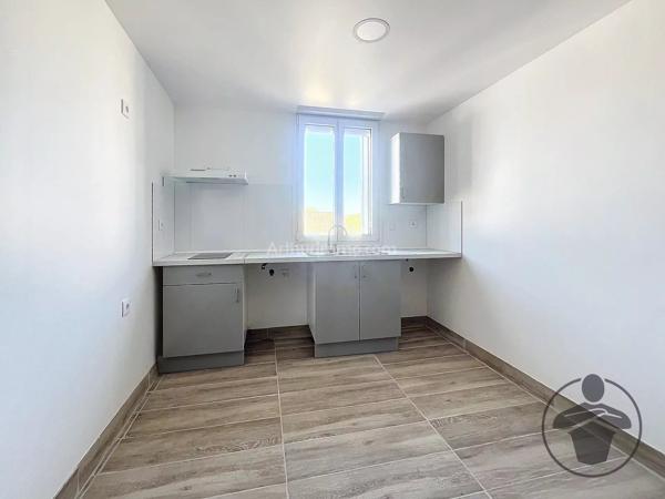 Location                                                      Appartement
                        
                     3 pièces                      50 m2                     à Coutras