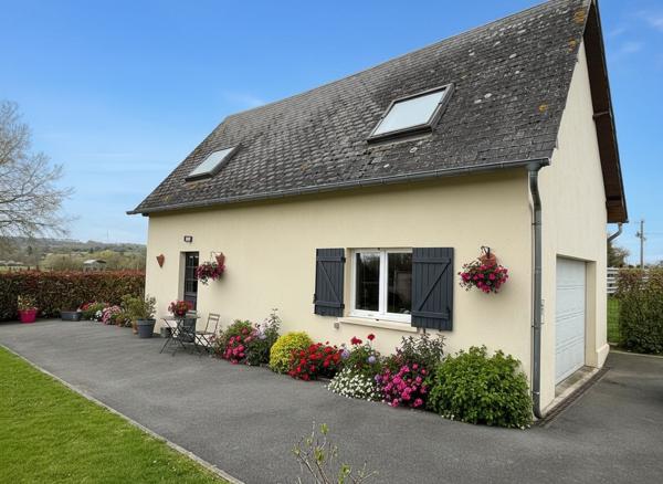 Maison lumineuse avec espace extérieur généreux