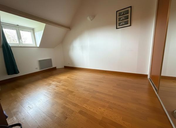 Maison lumineuse avec espace extérieur généreux