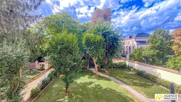 Versailles Notre-Dame Parc Appartement 4 pièces en duplex de 116m² avec petite terrasse €850 000 ** - Référence 25901