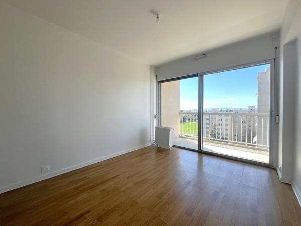 Appartement à vendre |                                       Bron |                                        3 pièces  |  74 m²