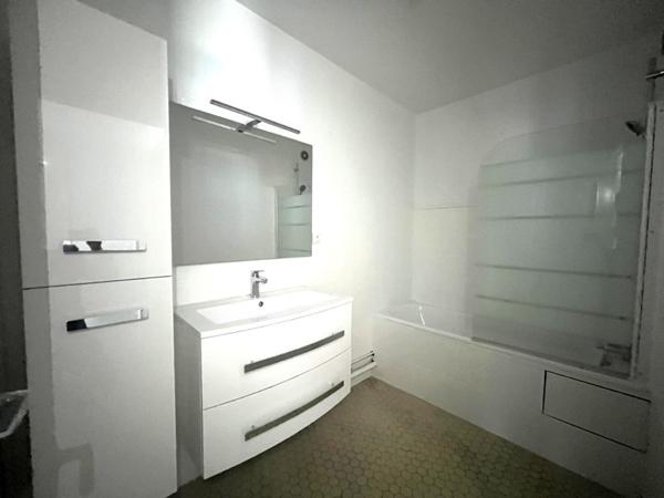 Appartement à vendre |                                       Bron |                                        3 pièces  |  74 m²