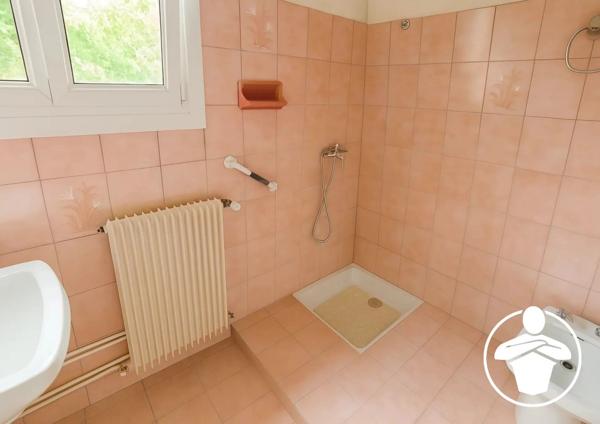 Vente                                                      Maison
                        
                     4 pièces                      84 m2                     à Roquefort