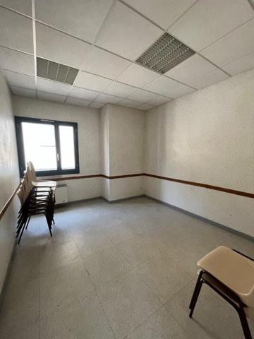 Rodez, local de 251 m² environ en rez-de-chaussée, proche quartier Saint Cyrice