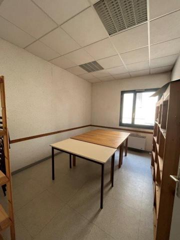 Rodez, local de 251 m² environ en rez-de-chaussée, proche quartier Saint Cyrice