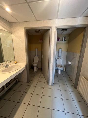 Rodez, local de 251 m² environ en rez-de-chaussée, proche quartier Saint Cyrice