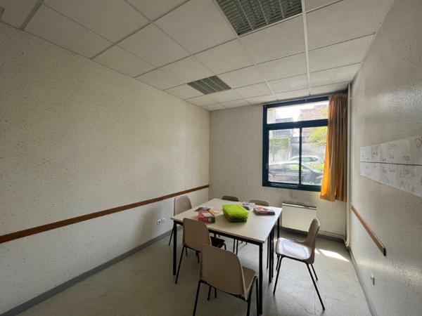 Rodez, local de 251 m² environ en rez-de-chaussée, proche quartier Saint Cyrice