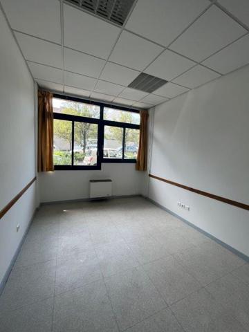 Rodez, local de 251 m² environ en rez-de-chaussée, proche quartier Saint Cyrice