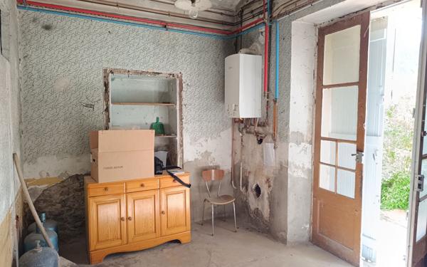 Maison à vendre    5 pièces •  Meyrannes