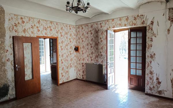 Maison à vendre    5 pièces •  Meyrannes