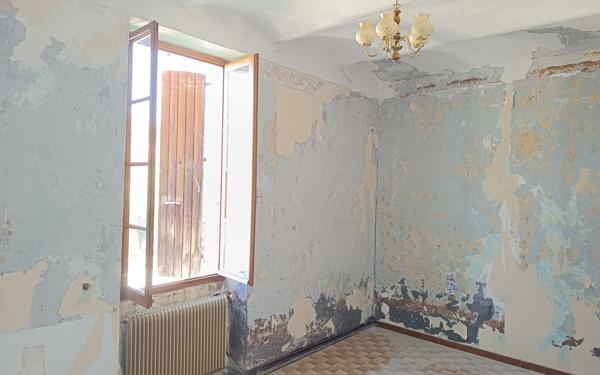 Maison à vendre    5 pièces •  Meyrannes