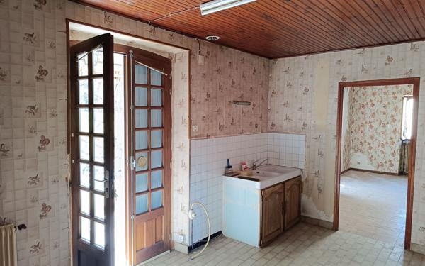 Maison à vendre    5 pièces •  Meyrannes