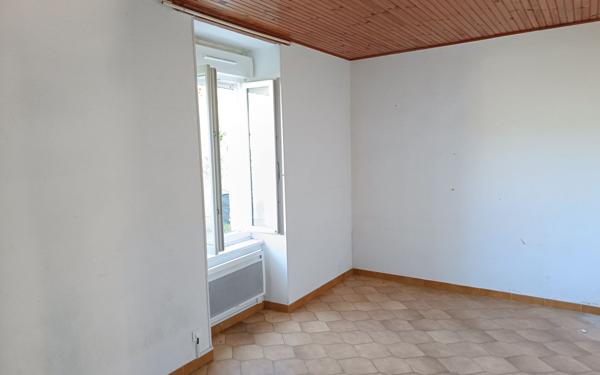 Maison à vendre    5 pièces •  Meyrannes