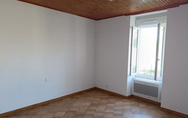 Maison à vendre    5 pièces •  Meyrannes