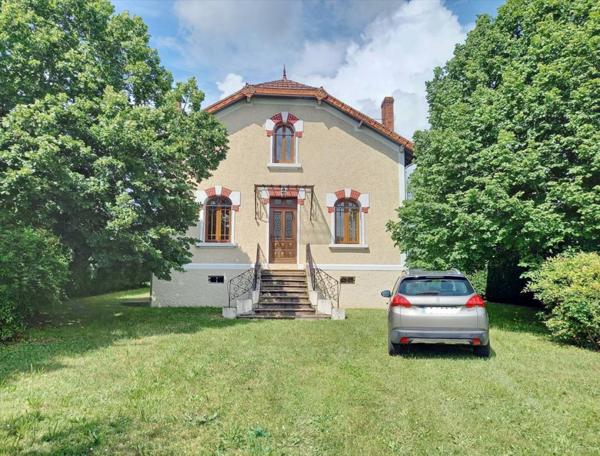 Au Bugue, maison de 129m² des années 30.