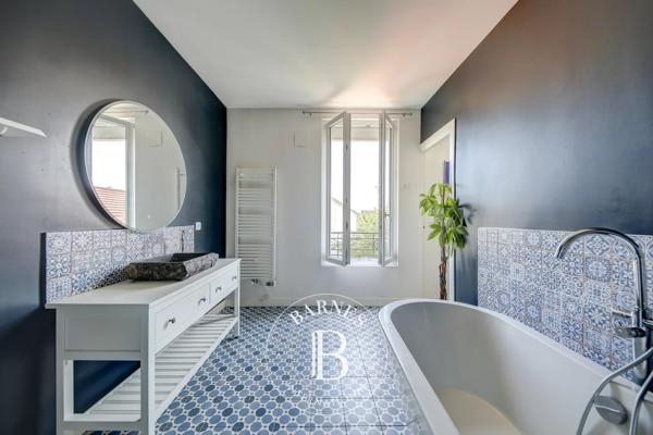 Le Mesnil-le-Roi, Maison 5 Chambres -  139 m² à vendre