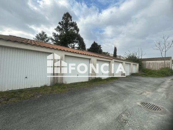 Location Parking - 35 RUE VOLTAIRE Rochefort 17300