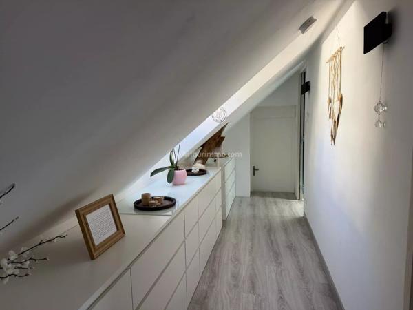 Vente                                                      Maison
                        
                     4 pièces                      84 m2                     à Vallée-de-Ronsard